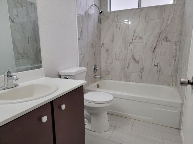 7548 Lindale Dr, Sacramento, CA 95828