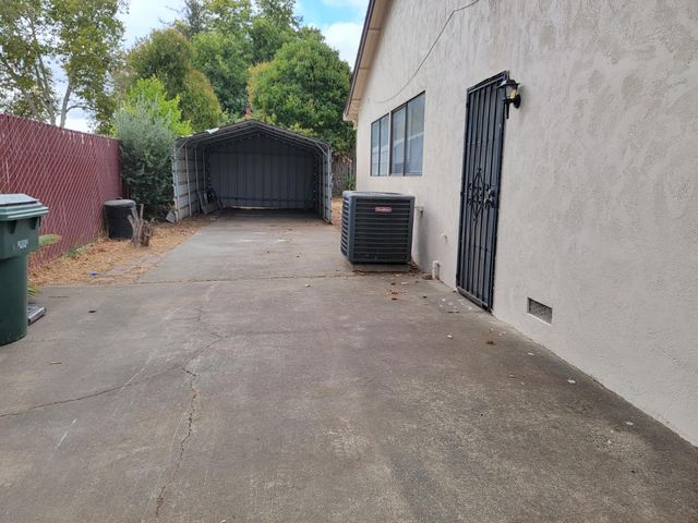 7548 Lindale Dr, Sacramento, CA 95828