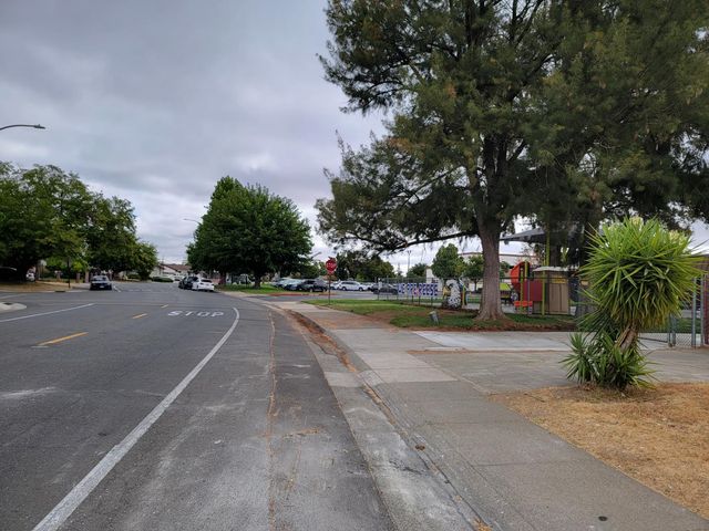 7548 Lindale Dr, Sacramento, CA 95828