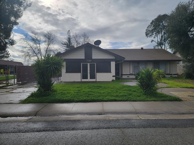 7548 Lindale Dr, Sacramento, CA 95828