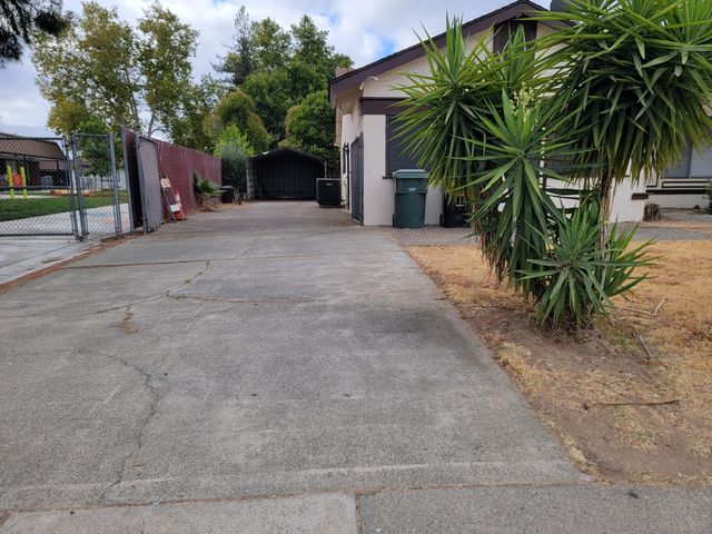 7548 Lindale Dr, Sacramento, CA 95828