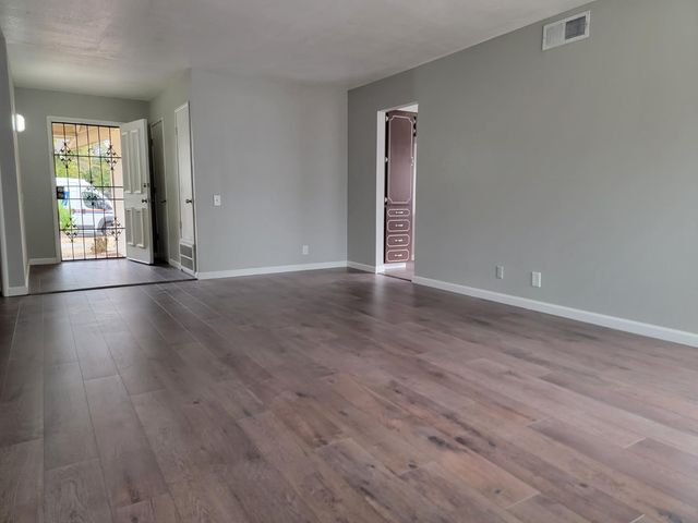 7548 Lindale Dr, Sacramento, CA 95828