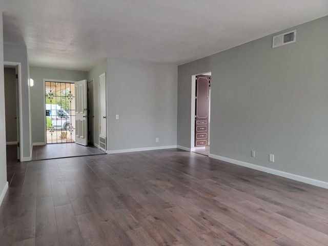 7548 Lindale Dr, Sacramento, CA 95828