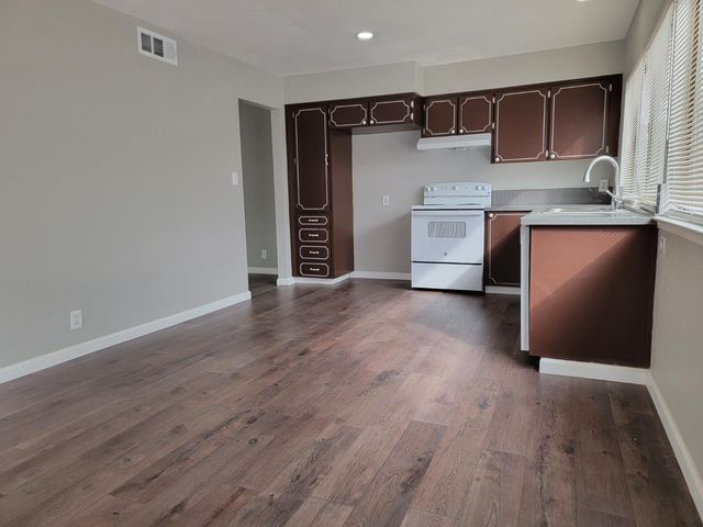 7548 Lindale Dr, Sacramento, CA 95828