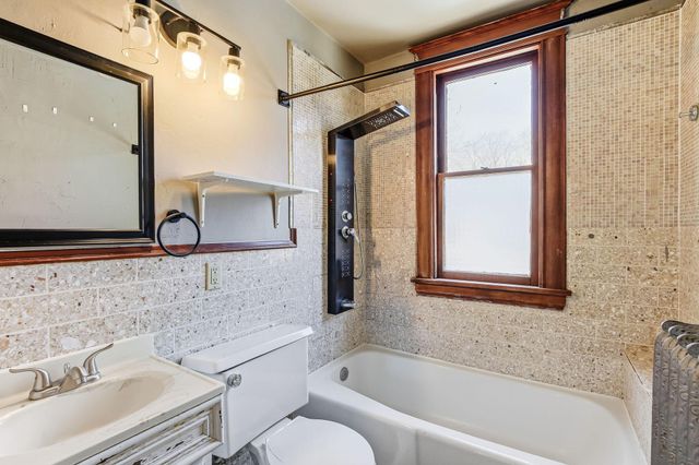 990 Como Place, Saint Paul, MN 55103