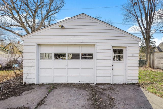 990 Como Place, Saint Paul, MN 55103