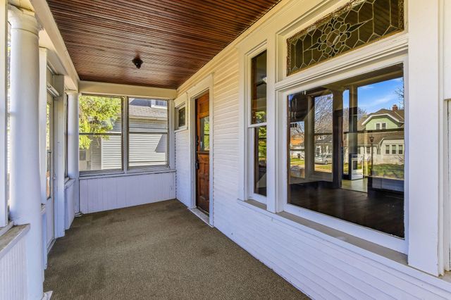 990 Como Place, Saint Paul, MN 55103