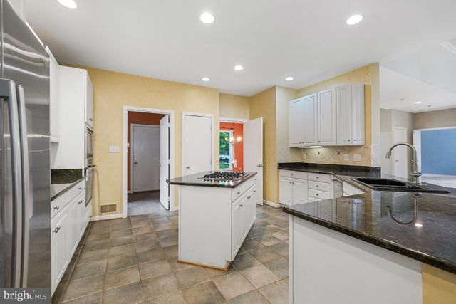 1104 WATER POINTE LN, Reston, VA 20194