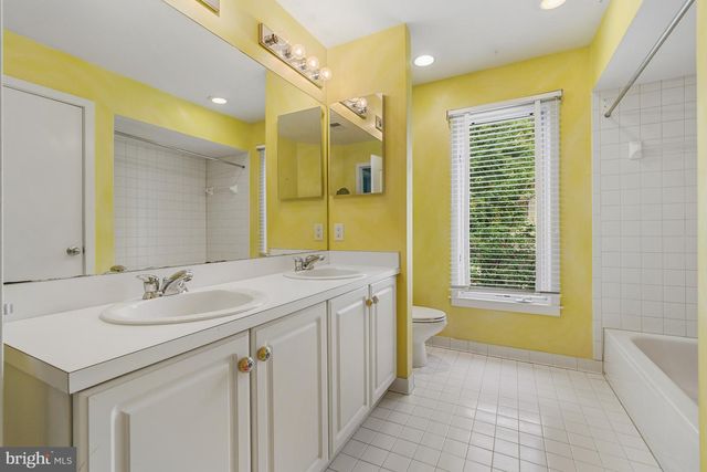 1104 WATER POINTE LN, Reston, VA 20194