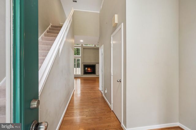 1104 WATER POINTE LN, Reston, VA 20194