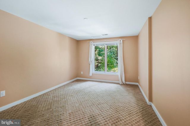 1104 WATER POINTE LN, Reston, VA 20194