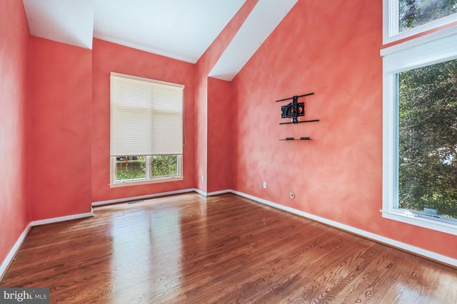 1104 WATER POINTE LN, Reston, VA 20194