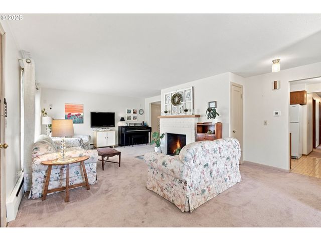 3349 Sw LURADEL St, Portland, OR 97219