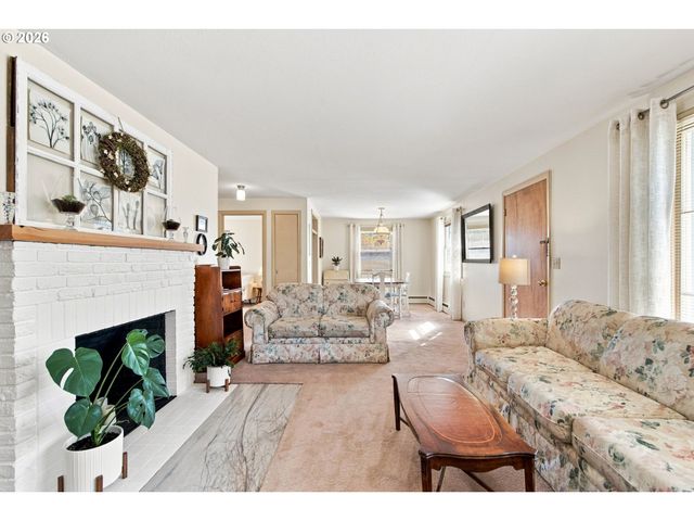 3349 Sw LURADEL St, Portland, OR 97219