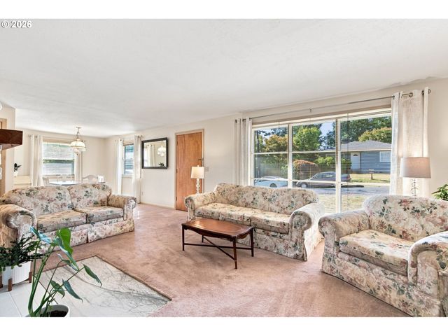3349 Sw LURADEL St, Portland, OR 97219