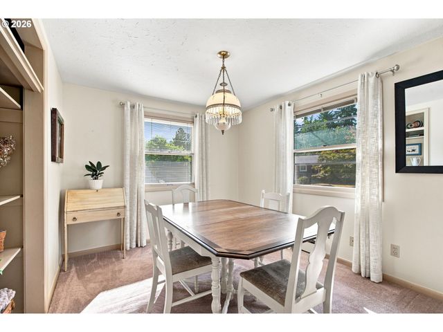 3349 Sw LURADEL St, Portland, OR 97219