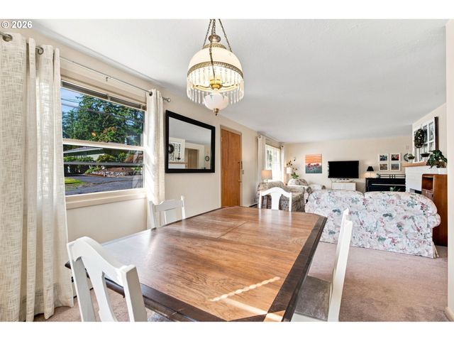 3349 Sw LURADEL St, Portland, OR 97219