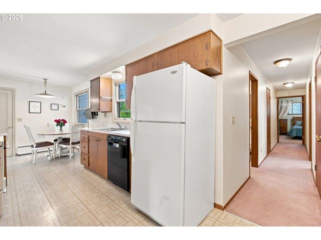3349 Sw LURADEL St, Portland, OR 97219