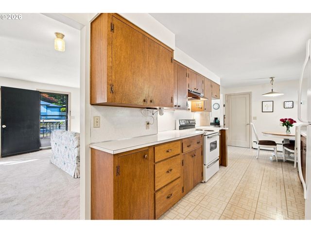 3349 Sw LURADEL St, Portland, OR 97219