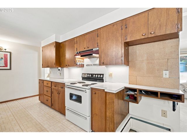 3349 Sw LURADEL St, Portland, OR 97219