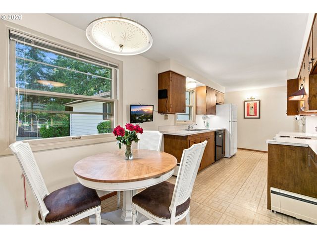 3349 Sw LURADEL St, Portland, OR 97219