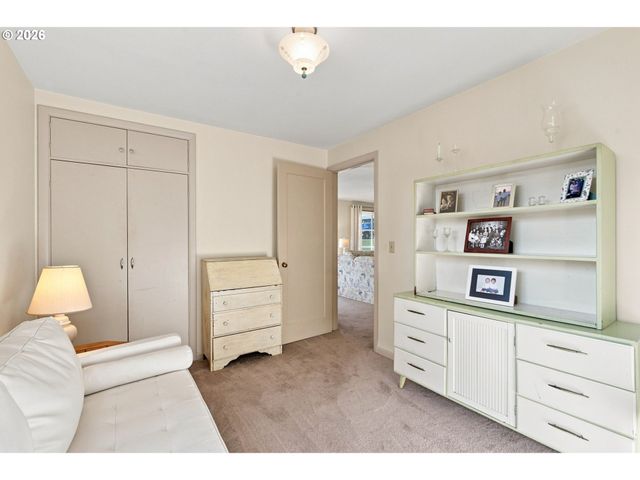 3349 Sw LURADEL St, Portland, OR 97219