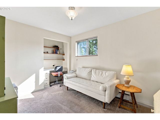 3349 Sw LURADEL St, Portland, OR 97219