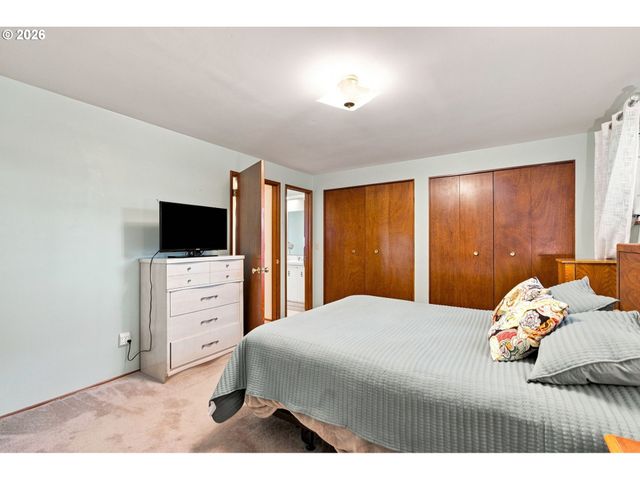 3349 Sw LURADEL St, Portland, OR 97219