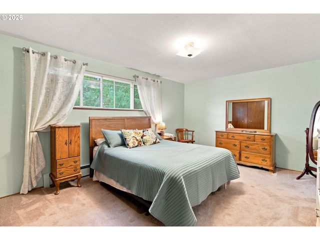 3349 Sw LURADEL St, Portland, OR 97219