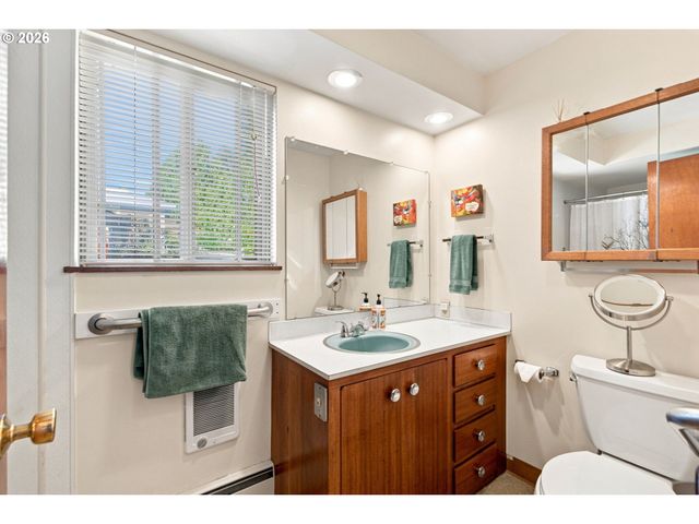 3349 Sw LURADEL St, Portland, OR 97219