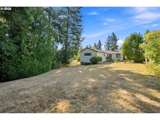 3349 Sw LURADEL St, Portland, OR 97219
