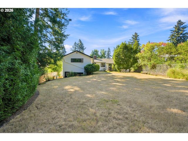 3349 Sw LURADEL St, Portland, OR 97219
