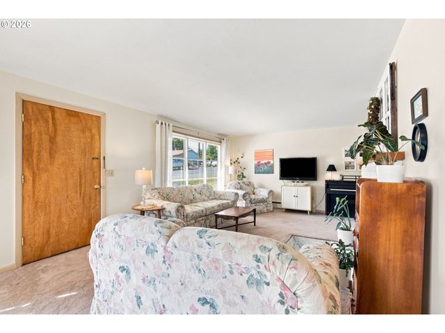 3349 Sw LURADEL St, Portland, OR 97219