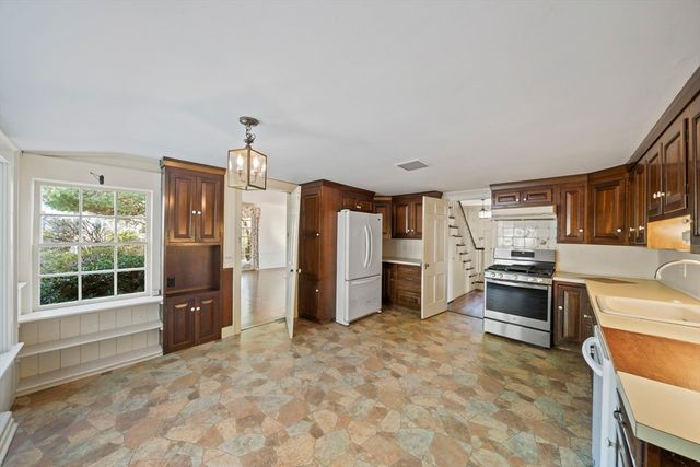 18 Winfield Way, Barnstable, MA 02655