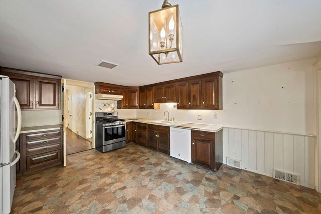 18 Winfield Way, Barnstable, MA 02655