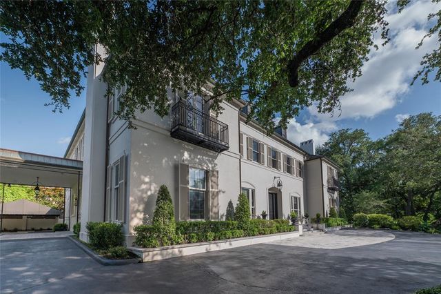 1069 Kirby Drive, Houston, TX 77019