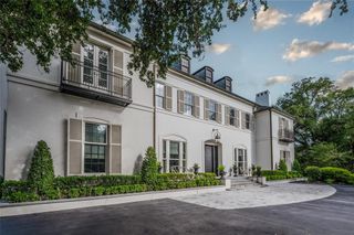1069 Kirby Drive, Houston, TX 77019