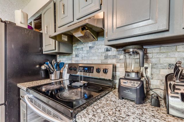 2926 S Edwards Ave, Wichita, KS 67217