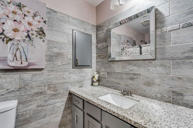 2926 S Edwards Ave, Wichita, KS 67217