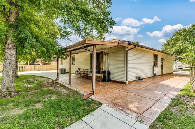 2926 S Edwards Ave, Wichita, KS 67217