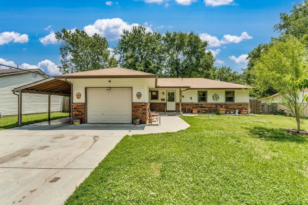 2926 S Edwards Ave, Wichita, KS 67217