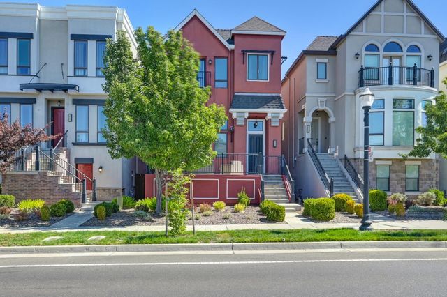 3685 Crocker Dr, Sacramento, CA 95818