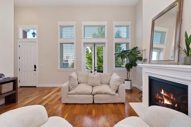 3685 Crocker Dr, Sacramento, CA 95818