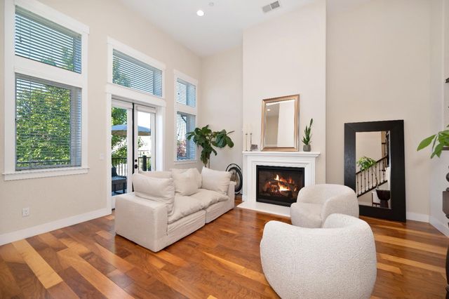 3685 Crocker Dr, Sacramento, CA 95818