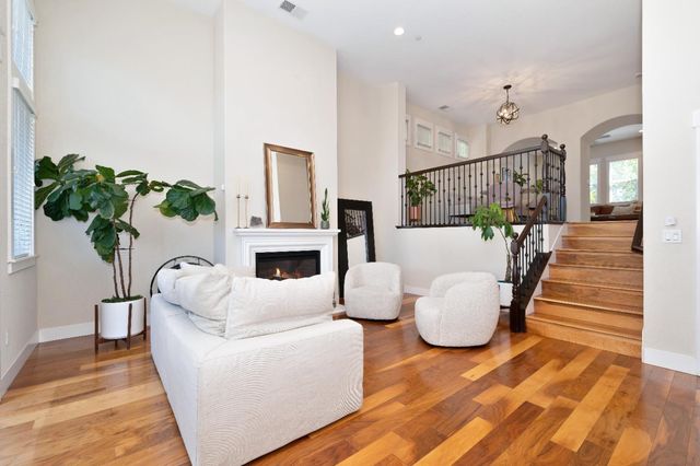 3685 Crocker Dr, Sacramento, CA 95818