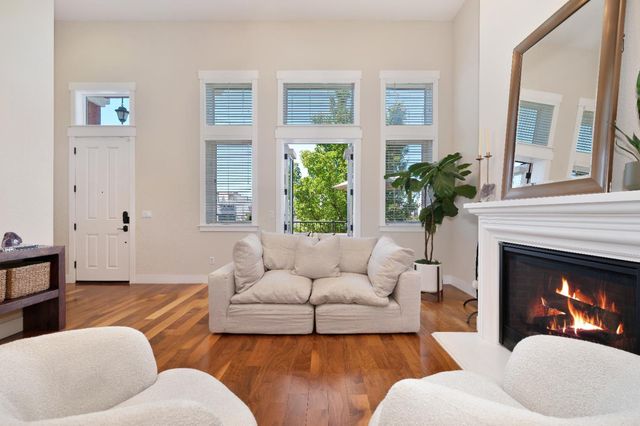 3685 Crocker Dr, Sacramento, CA 95818