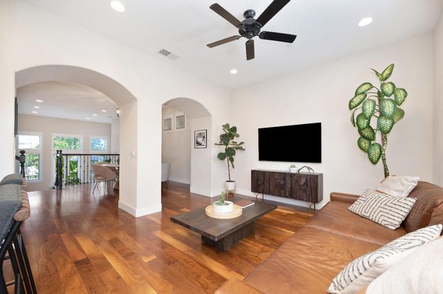 3685 Crocker Dr, Sacramento, CA 95818