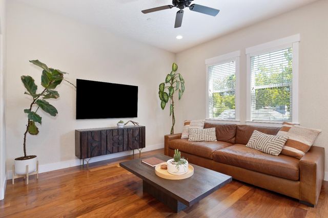 3685 Crocker Dr, Sacramento, CA 95818