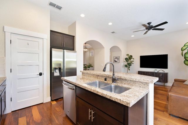 3685 Crocker Dr, Sacramento, CA 95818