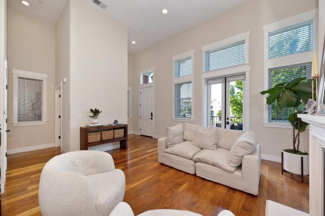 3685 Crocker Dr, Sacramento, CA 95818